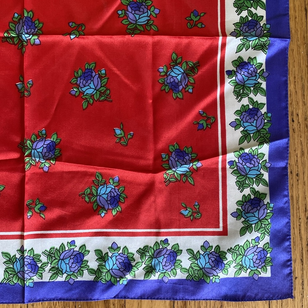 Vintage Roses Scarf - Picture 3 of 3